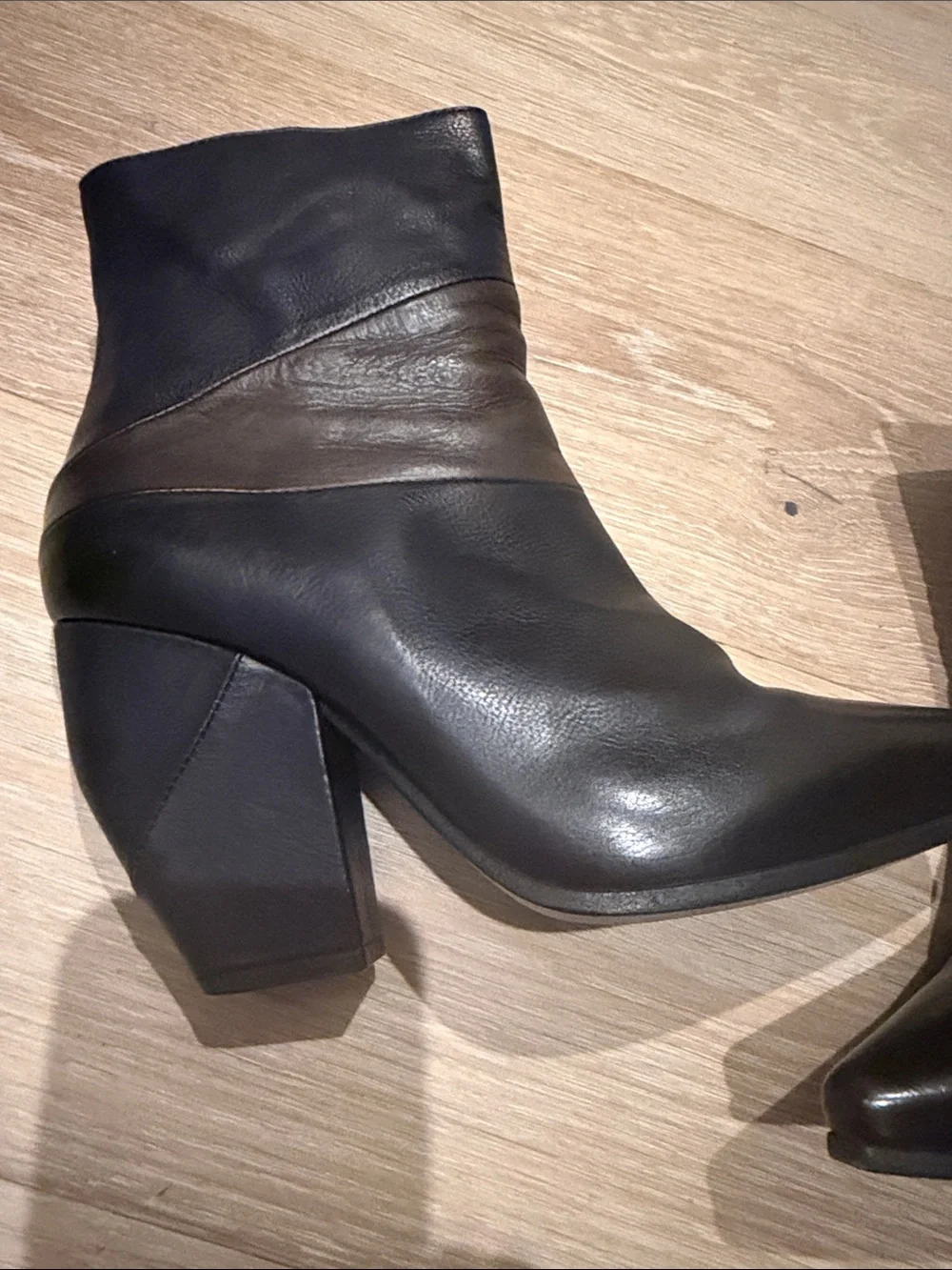 Vic Matie sleek black